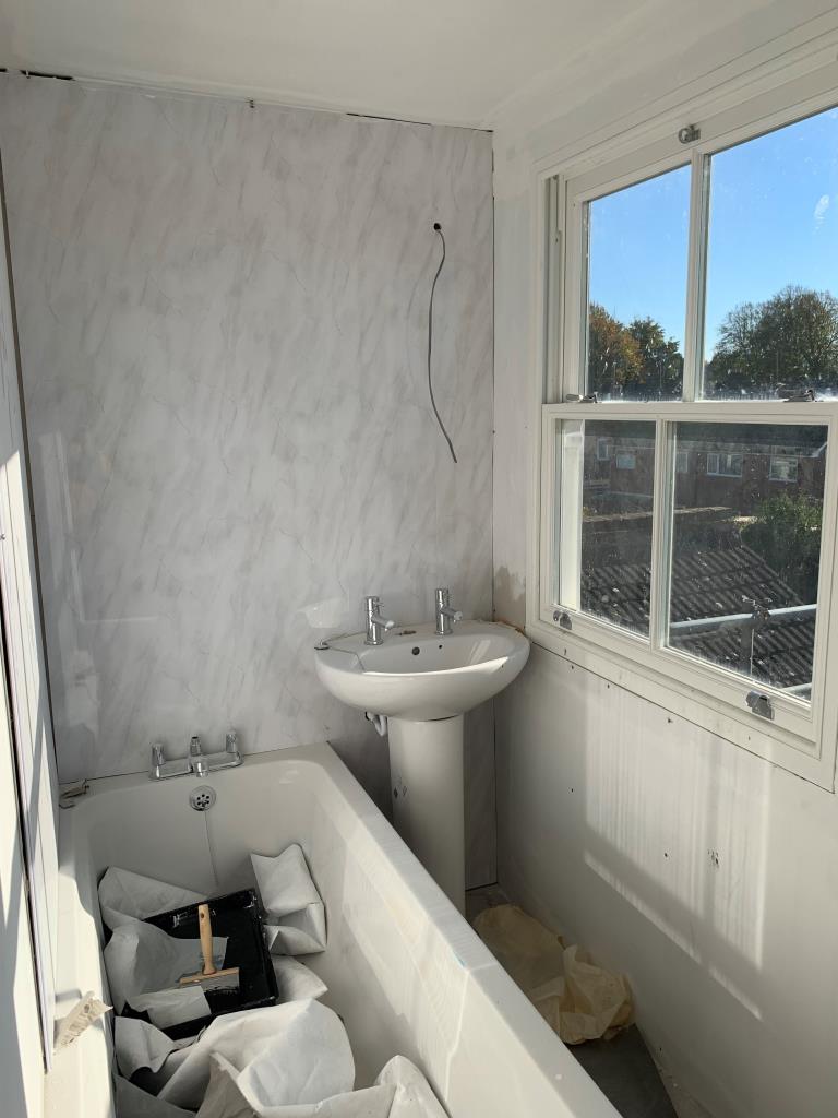 Lot: 7 - MID-TERRACE PROPERTY FOR IMPROVEMENT - 